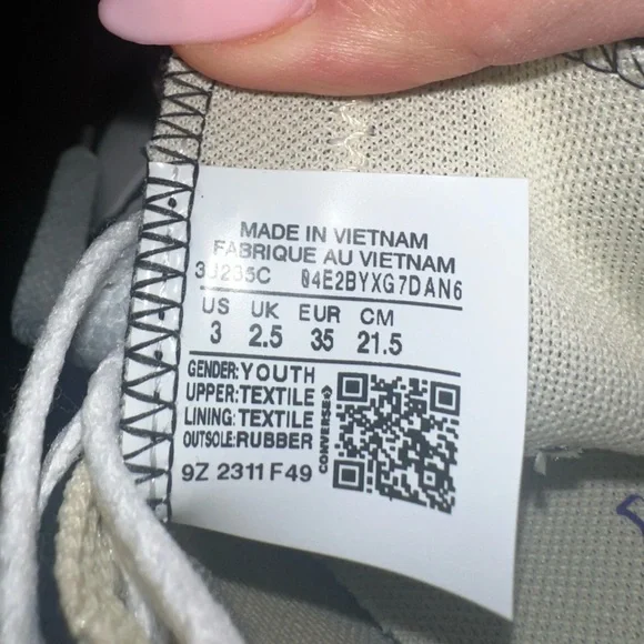 Converse Shoe - Picture 3 of 3